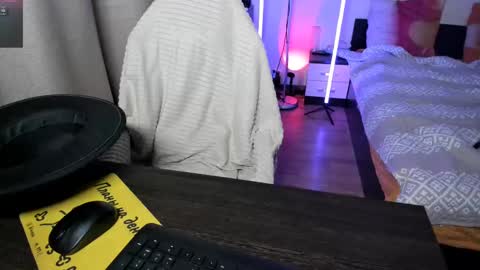 Asy no face  online show from March 12, 4:46 pm