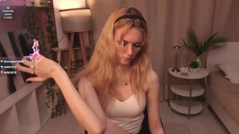 nannetteterrill online show from April 10, 7:36 am