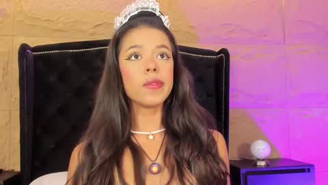 Naomi online show from December 4, 9:59 pm