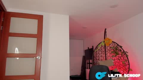 Naomi  online show from April 16, 1:50 am