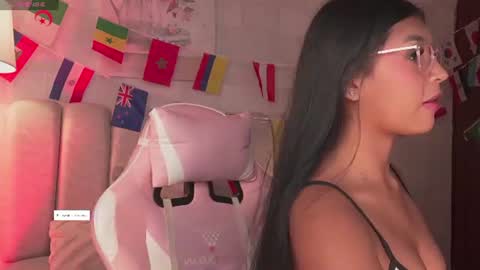Naomi-Gray  online show from June 30, 7:02 pm