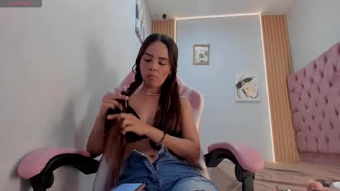 naomis_35 online show from September 30, 8:24 pm