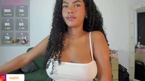 Naomi     online show from October 15, 11:18 pm