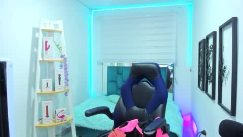 naomy online show from November 12, 1:58 am