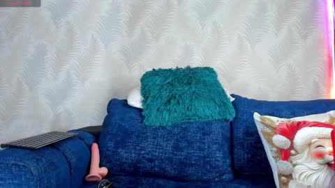 Naomy Cole online show from December 15, 7:02 am