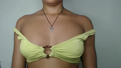 bella online show from December 21, 7:40 pm