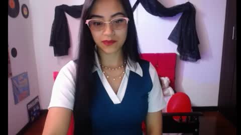 Nataly Escobar online show from February 6, 1:43 pm