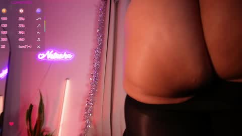 Natasha Sccott online show from April 18, 7:07 pm