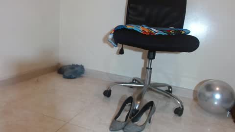 nath_dawson online show from September 18, 12:58 pm