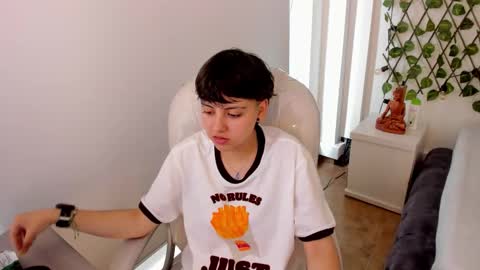 nathalyy_ds online show from December 4, 7:25 pm