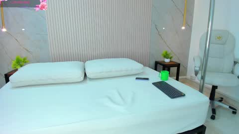 nathassa online show from February 3, 11:42 am