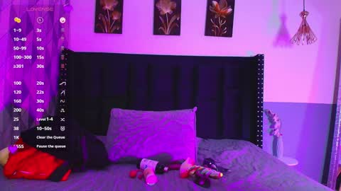 Gwen  online show from January 15, 7:55 pm