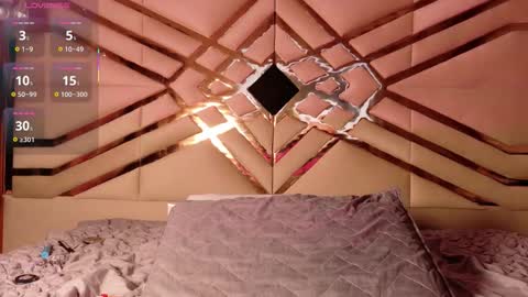 Gwen  online show from January 11, 11:59 am