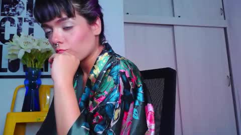 Em  please help me reach 100 thumbs up 3 online show from November 15, 6:09 pm