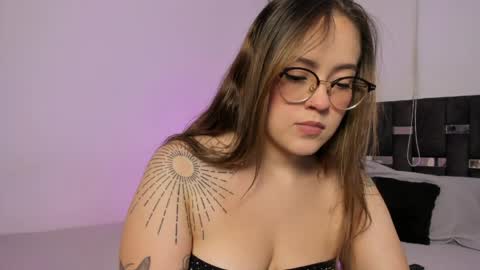 LANAindependent model online show from April 2, 7:06 am