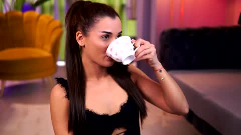 Chloe online show from March 8, 5:11 am