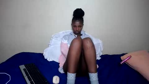 nawtylarissa_ online show from November 25, 7:47 pm