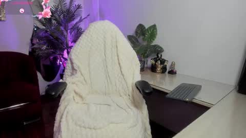 Hellen online show from March 11, 7:25 pm