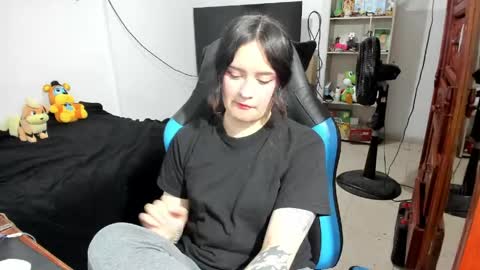 Geek Nicole    im Neeko UwU online show from June 4, 2:54 pm