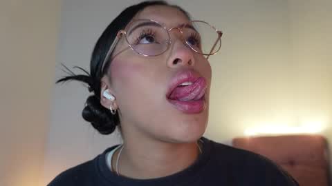 Helena    Every Friday new video for my fan club loves  online show from September 18, 4:38 pm