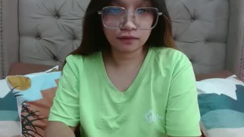 nerdysweetpinay online show from September 12, 2:45 am