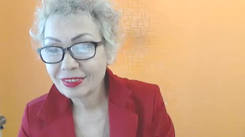 NessyJenixs online show from February 1, 9:30 am