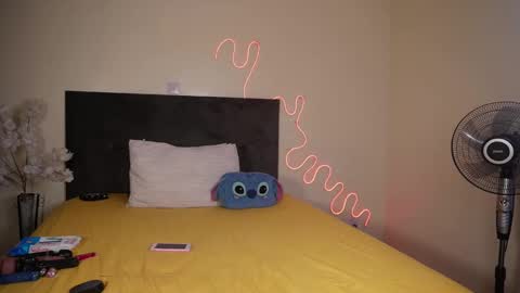 kikiNiaAria online show from December 20, 11:10 am