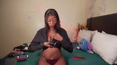 kikiNiaAria online show from February 15, 7:28 pm