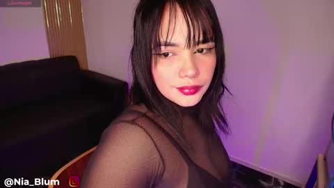 Nia Blum online show from January 13, 1:15 pm