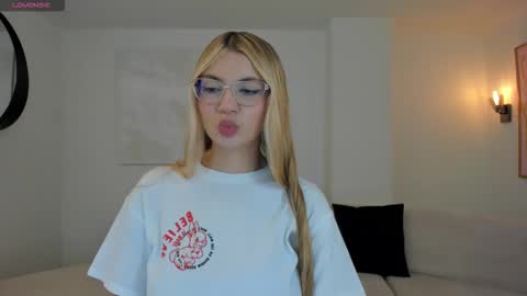 SQUIRTER DOLL    online show from February 8, 10:45 pm