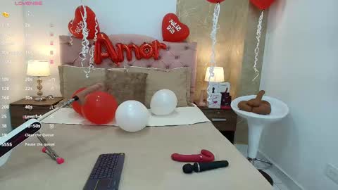 Nicol Alvarez online show from February 19, 3:39 am