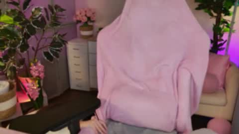 Nicole Online at about after 1000  6  UK time or 900  - 500  UK time it approximate time interval online show from September 29, 3:11 am