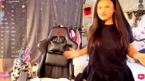 My name is Nicole. I m completely new here online show from January 5, 5:27 pm