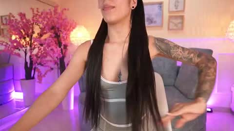 Nicole Crawft online show from November 11, 7:55 pm