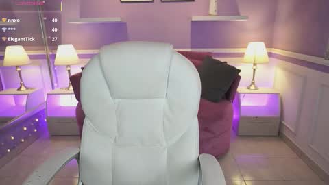 Nicole Crawft online show from October 8, 8:13 pm