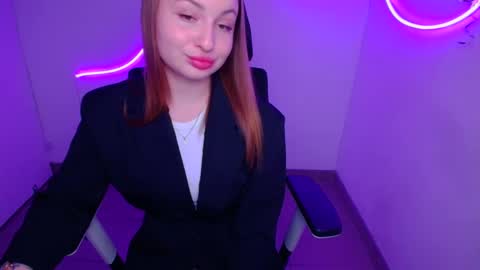 Nicole online show from September 17, 7:45 pm