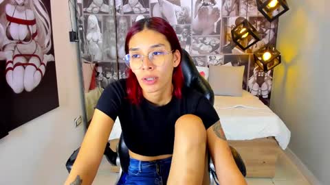 N i c o l e  online show from January 13, 1:39 pm