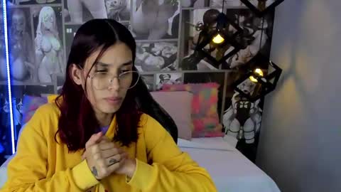 N i c o l e  online show from February 9, 2:18 pm