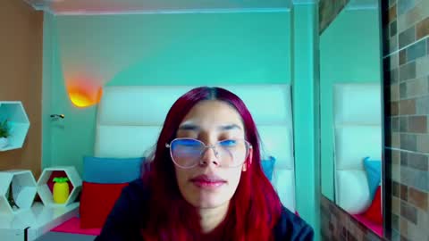 N i c o l e  online show from January 5, 2:19 pm