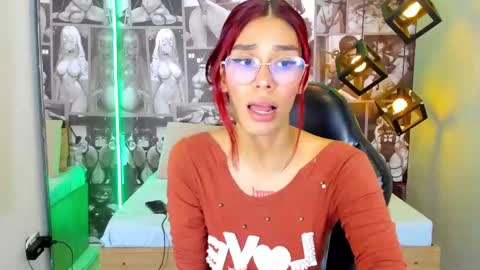 N i c o l e  online show from January 6, 1:52 pm