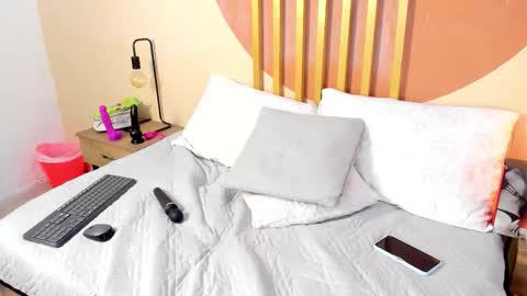 N i c o l e  online show from March 4, 7:53 pm