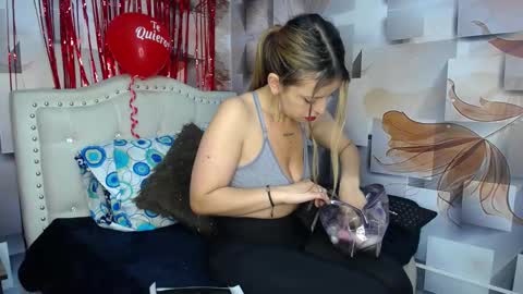 nicolee millerr online show from February 24, 11:52 am