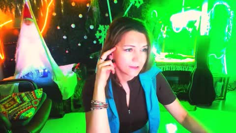 nicolehits online show from February 9, 12:07 pm