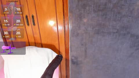 Nicolle online show from April 2, 7:11 pm