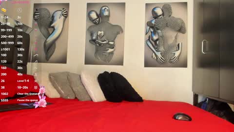 nicolle_hanks1 online show from January 14, 2:29 am