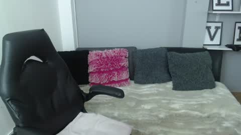Nicolle  online show from July 3, 11:27 am