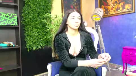 Nicolle online show from April 17, 7:43 am