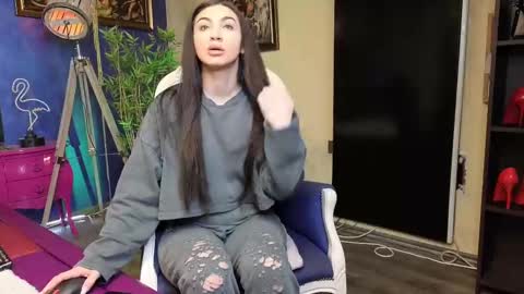 Nicolle online show from February 19, 7:28 am