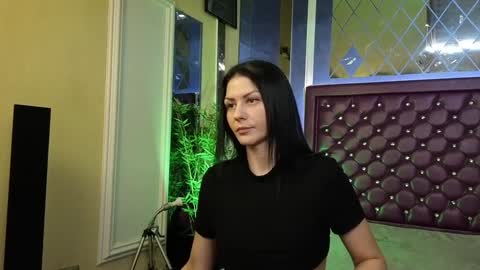 Nicolle online show from December 2, 7:10 am