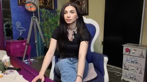 Nicolle online show from March 1, 8:45 am